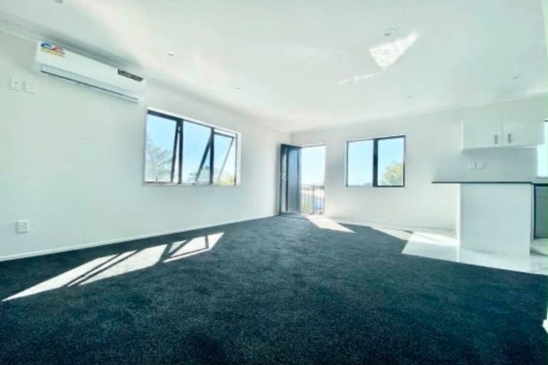 Photo of property in 547 Massey Road, Mangere, Auckland, 2022