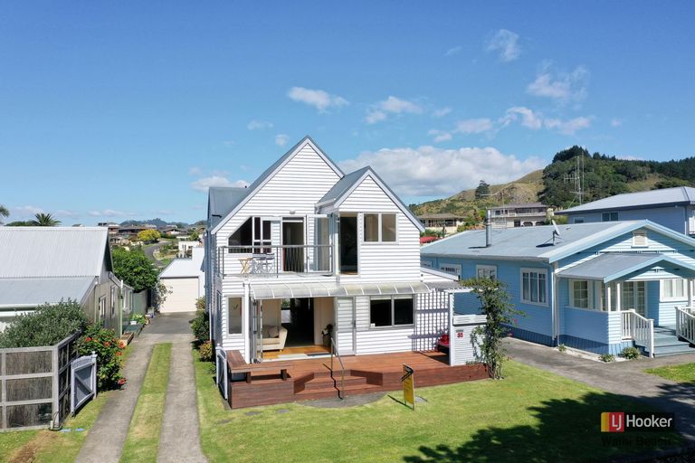 Photo of property in 31 Ocean View Road, Waihi Beach, 3611
