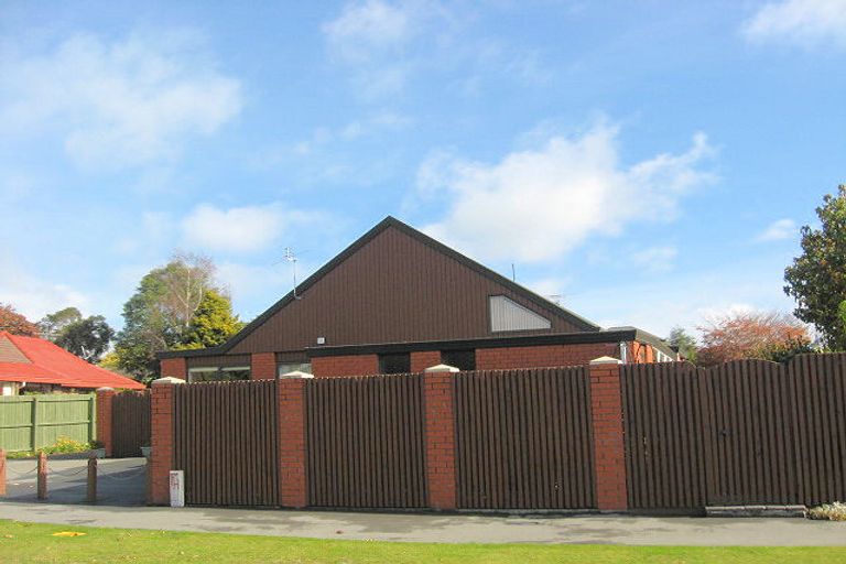 Photo of property in 1/10 Parr Place, Ilam, Christchurch, 8041