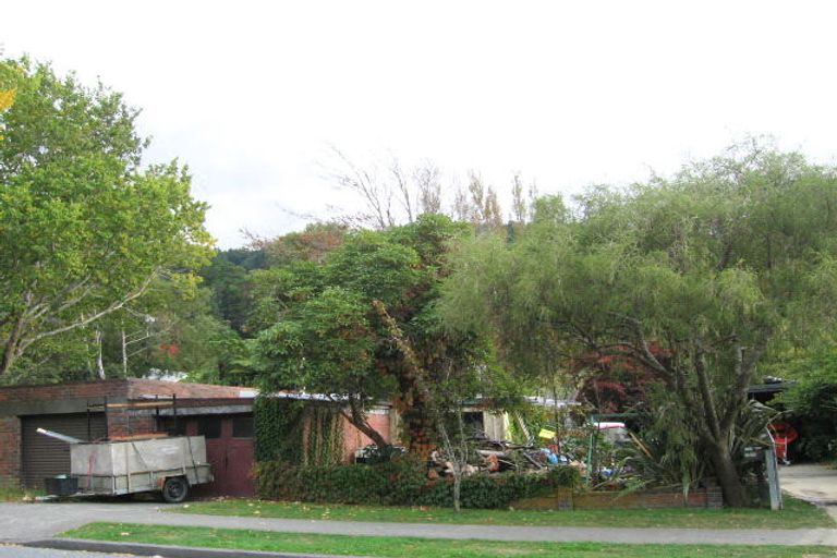 Photo of property in 76 Pinehaven Road, Pinehaven, Upper Hutt, 5019