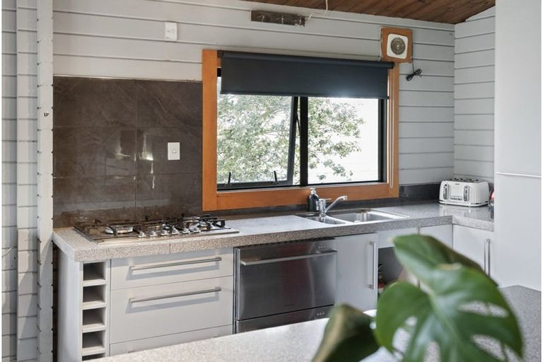 Photo of property in 12 Woodend Road, Woodend, 7610