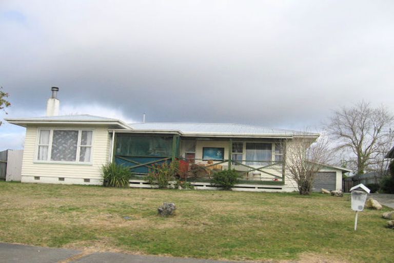 Photo of property in 11 Deal Crescent, Flaxmere, Hastings, 4120