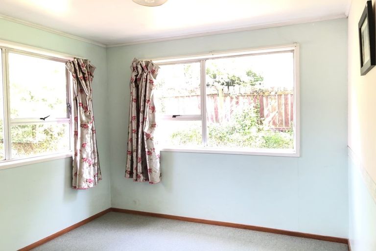 Photo of property in 3 Tahu Crescent, Sunnynook, Auckland, 0620