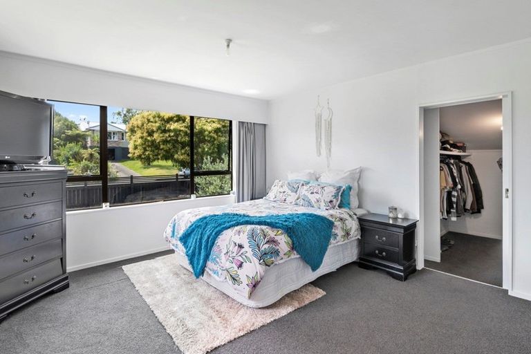 Photo of property in 6 Highbury Drive, Levin, 5510