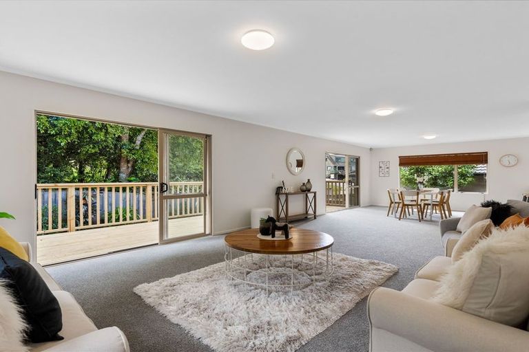 Photo of property in 22 Poturi Streams Avenue, Titirangi, Auckland, 0604
