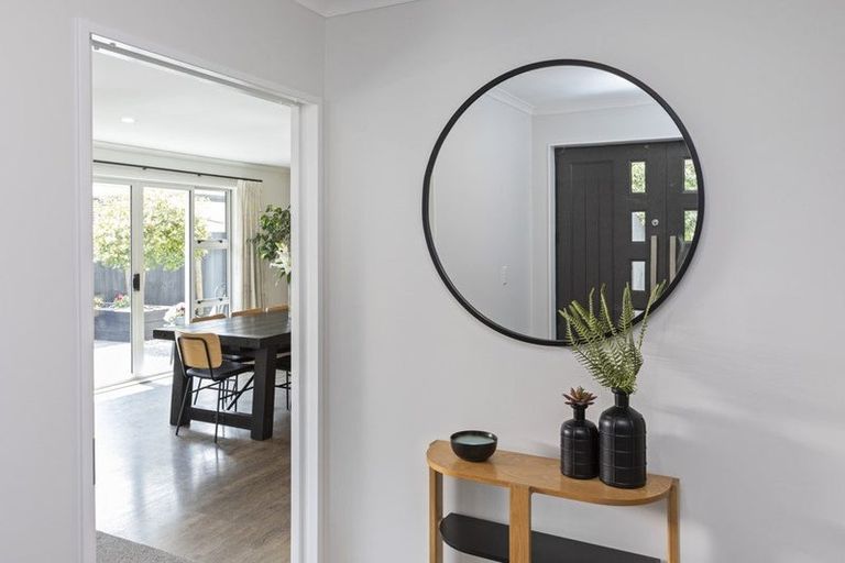 Photo of property in 28 Holiday Drive, Mairehau, Christchurch, 8052