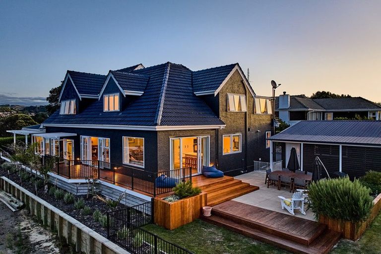 Photo of property in 53 Seaview Road, Paremata, Porirua, 5024