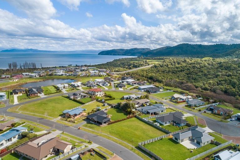 Photo of property in 68 Montgomery Crescent, Kinloch, Taupo, 3377