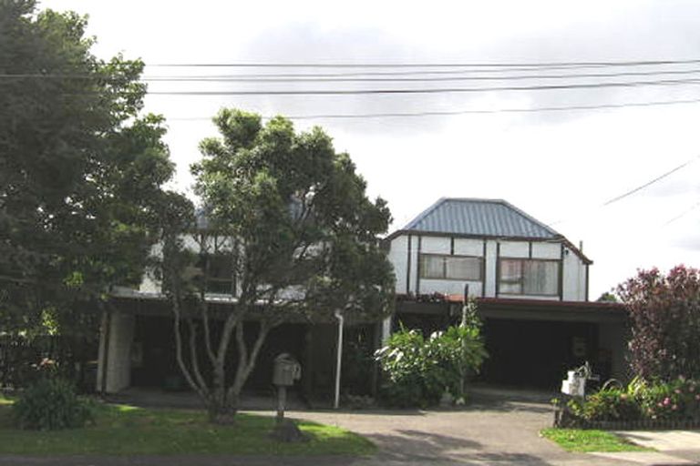 Photo of property in 1/2 Sunnynook Road, Sunnynook, Auckland, 0620