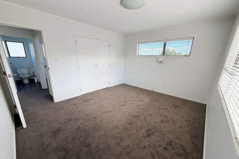 Photo of property in 13 Jenanne Place, Totara Vale, Auckland, 0629