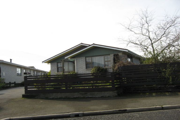 Photo of property in 2 Hamilton Avenue, Winton, 9720