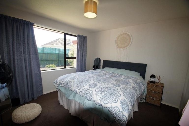 Photo of property in 2/14 Momorangi Crescent, Redwood, Christchurch, 8051