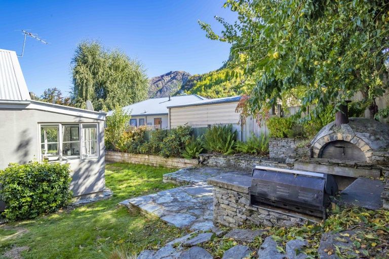 Photo of property in 9 Mcdonnell Road, Arrowtown, 9302