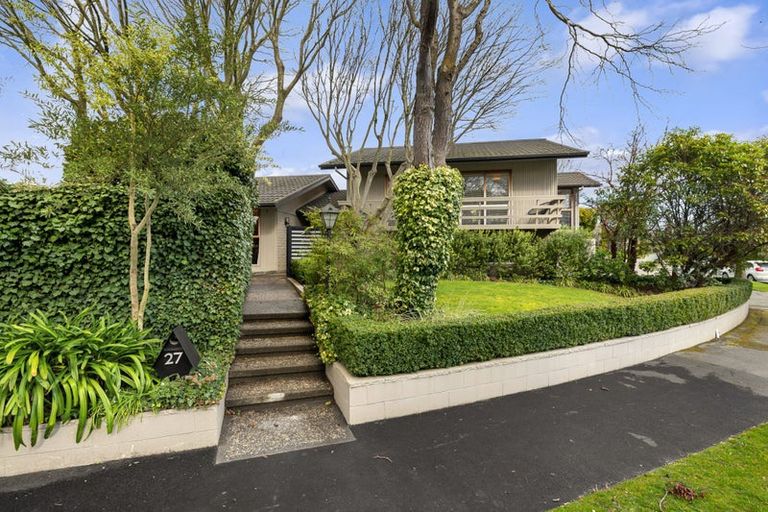 Photo of property in 27 Highland Place, Avonhead, Christchurch, 8042