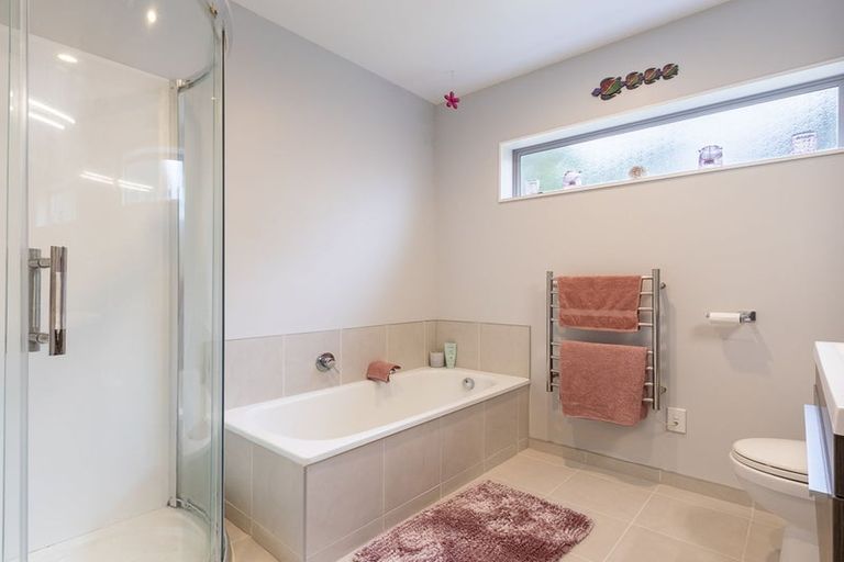 Photo of property in 38 Pharazyn Avenue, Waikanae Beach, Waikanae, 5036