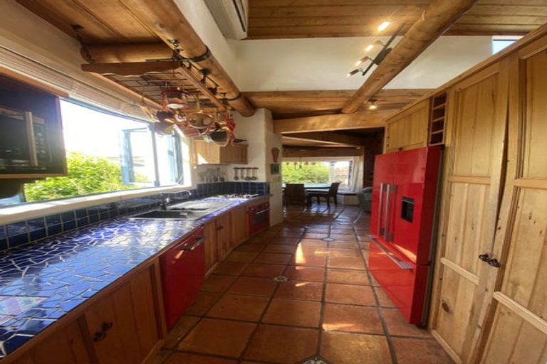 Photo of property in 9 Laingrange Place, Laingholm, Auckland, 0604