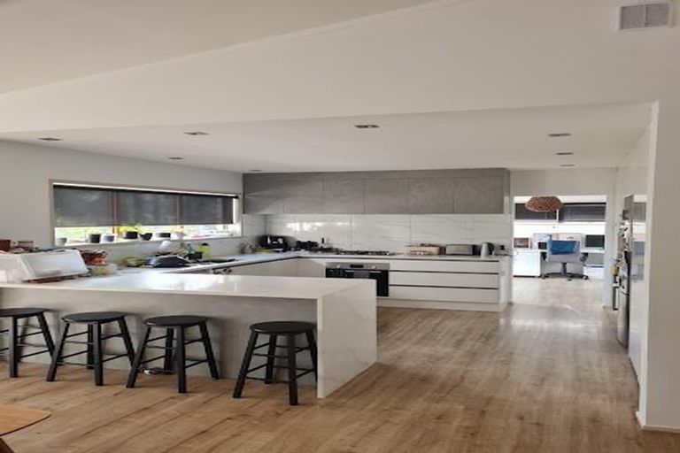 Photo of property in 18 Mappin Place, Chatswood, Auckland, 0626