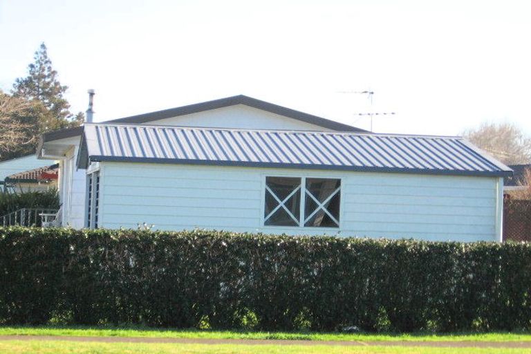Photo of property in 1/124 Clevedon Road, Papakura, 2110