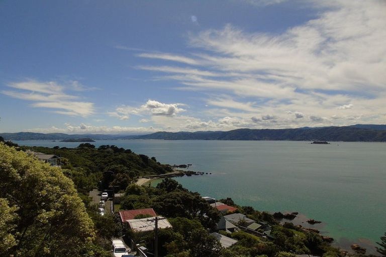 Photo of property in 13 Fortification Road, Karaka Bays, Wellington, 6022