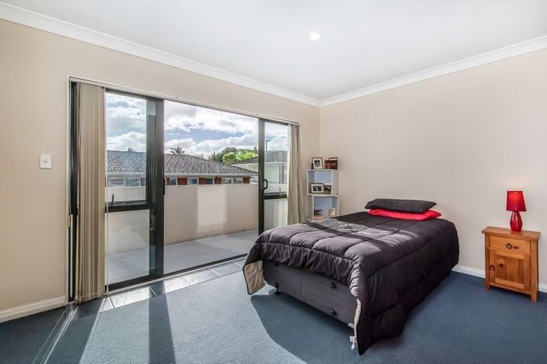 Photo of property in 2/49 College Road, Northcote, Auckland, 0627