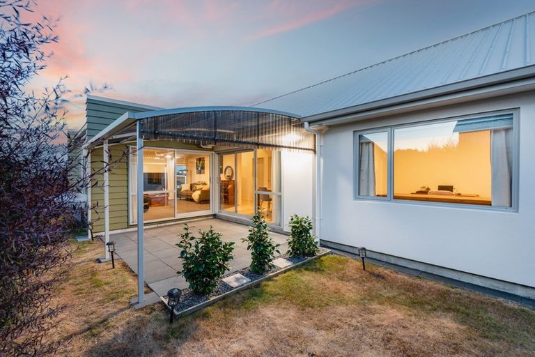 Photo of property in 6 Grace Cove, Aotea, Porirua, 5024