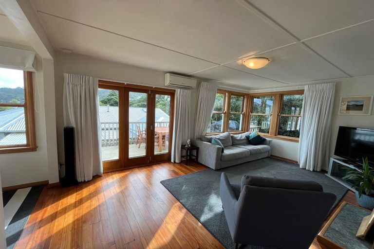 Photo of property in 7 Montgomery Avenue, Karori, Wellington, 6012