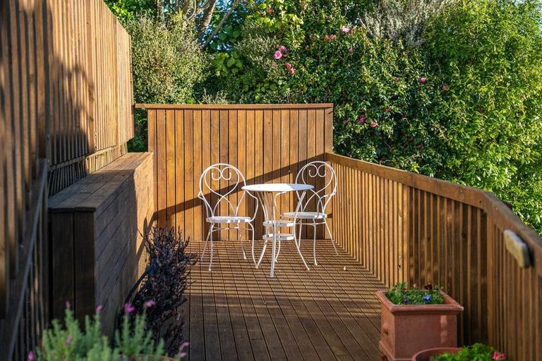 Photo of property in 10 Edgeware Road, Wilton, Wellington, 6012