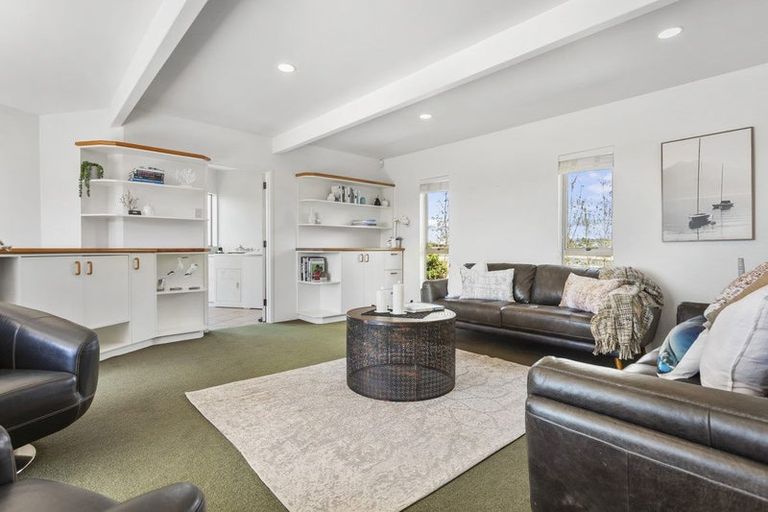 Photo of property in 825 Beach Road, Browns Bay, Auckland, 0630