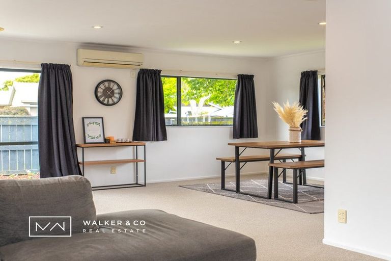 Photo of property in 2 Bathurst Street, Heretaunga, Upper Hutt, 5018