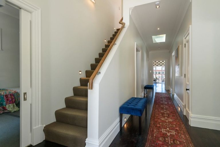 Photo of property in 11 Central Terrace, Kelburn, Wellington, 6012