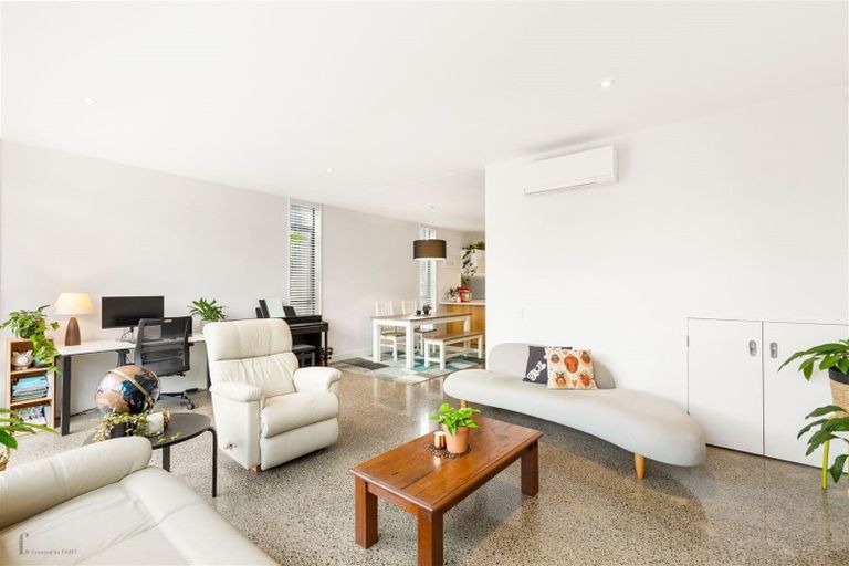 Photo of property in 6 Cochrane Road, Hobsonville, Auckland, 0616