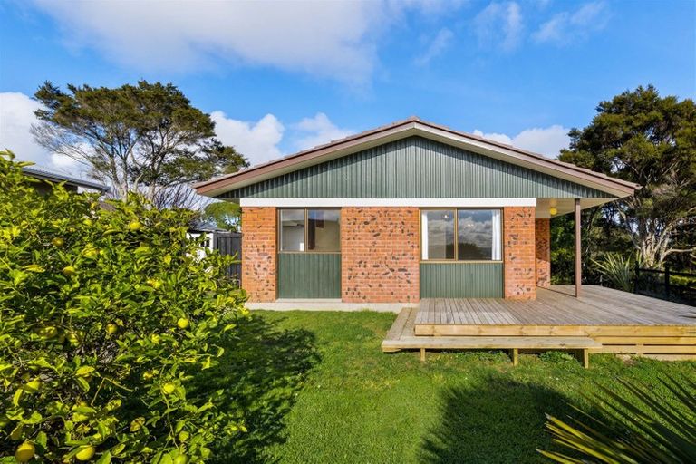 Photo of property in 2/16 Denver Avenue, Sunnyvale, Auckland, 0612