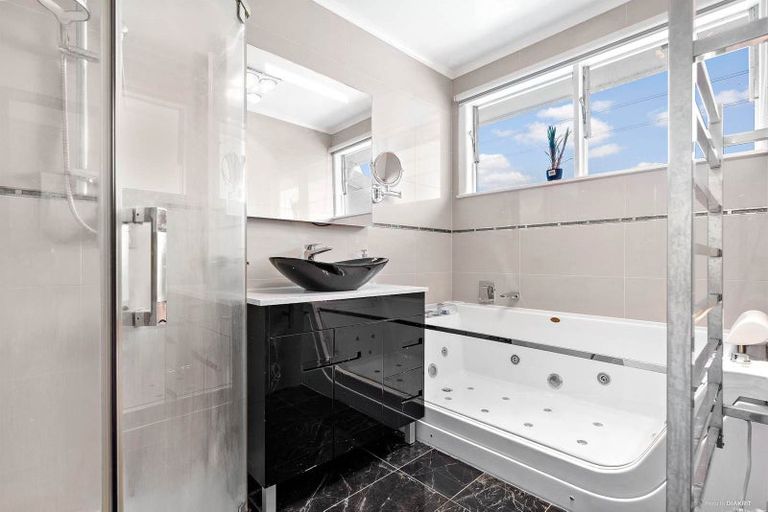 Photo of property in 287 Te Atatu Road, Te Atatu South, Auckland, 0610