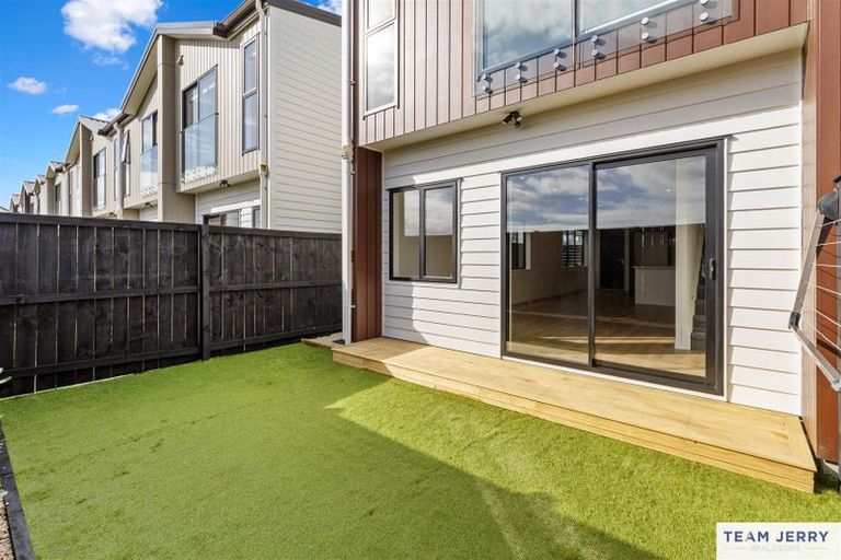 Photo of property in 51 Whare Kauri Road, Papakura, 2110
