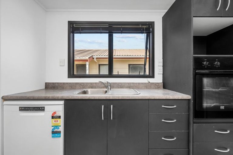 Photo of property in 3/52 Agincourt Street, Glenfield, Auckland, 0629