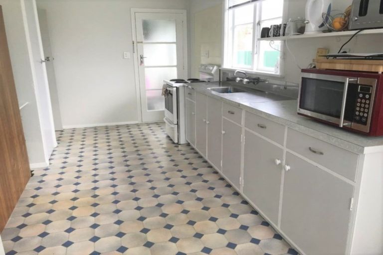 Photo of property in 61 Mako Mako Road, Levin, 5510