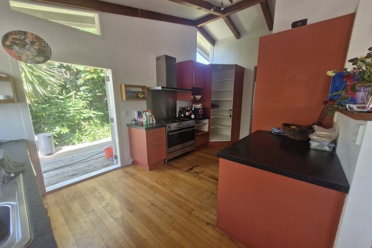 Photo of property in 4 Earl Road, Titirangi, Auckland, 0604