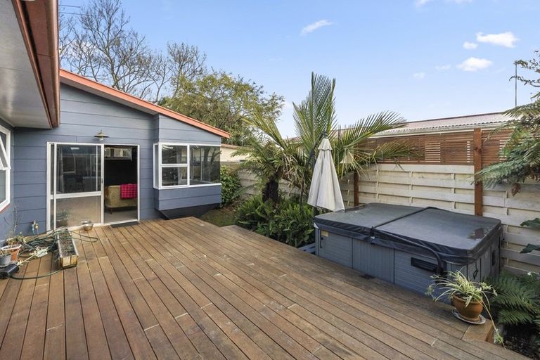 Photo of property in 4 Kimberley Grove, Westbrook, Palmerston North, 4412