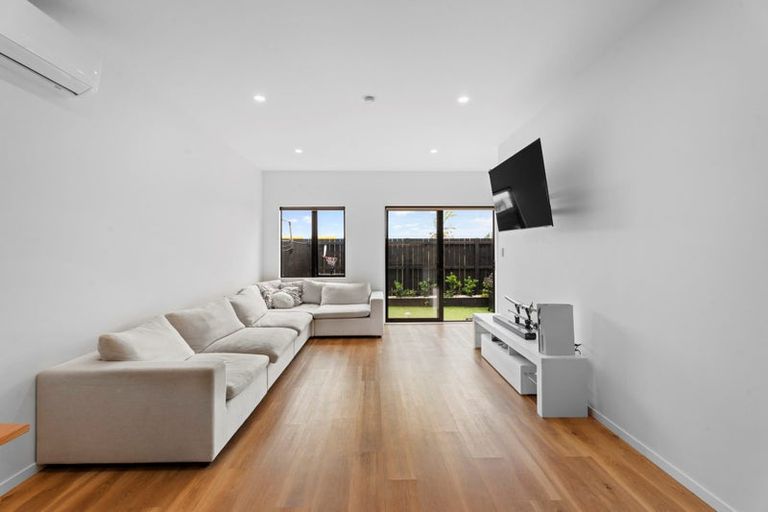 Photo of property in 65 Whare Kauri Road, Papakura, 2110