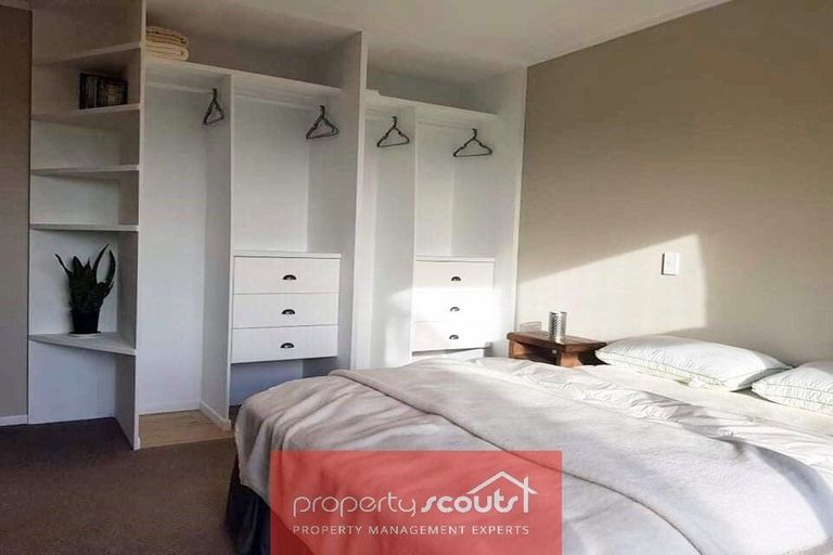 Photo of property in 10 Lindaver Grove, Merrilands, New Plymouth, 4312