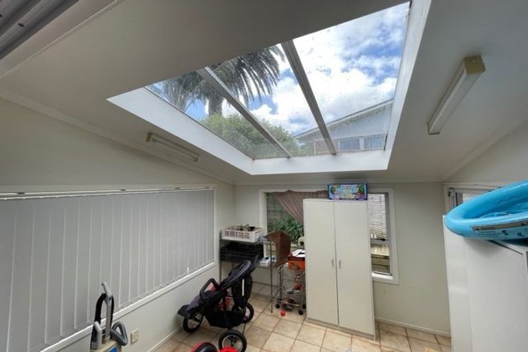 Photo of property in 15 Walpole Avenue, Hillpark, Auckland, 2102