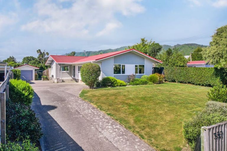 Photo of property in 397 Te Moana Road, Waikanae, 5036