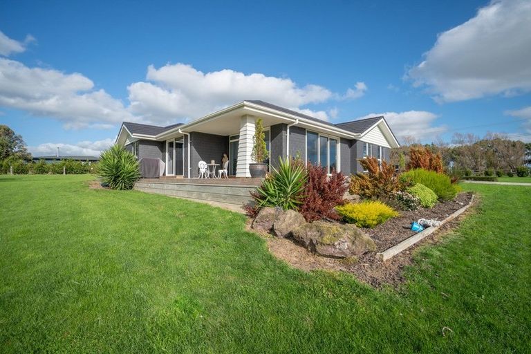 Photo of property in 2 Tutakarae Road, Kelvin Grove, Palmerston North, 4470