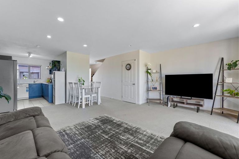 Photo of property in 4/3 Hulme Place, Henderson, Auckland, 0612