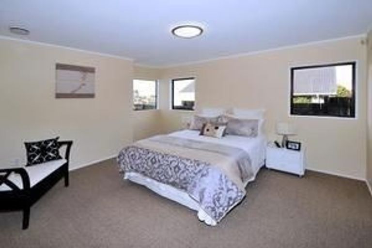 Photo of property in 9 Wilmington Place, Forrest Hill, Auckland, 0620