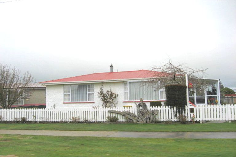 Photo of property in 38 Hunter Street, Edendale, 9825