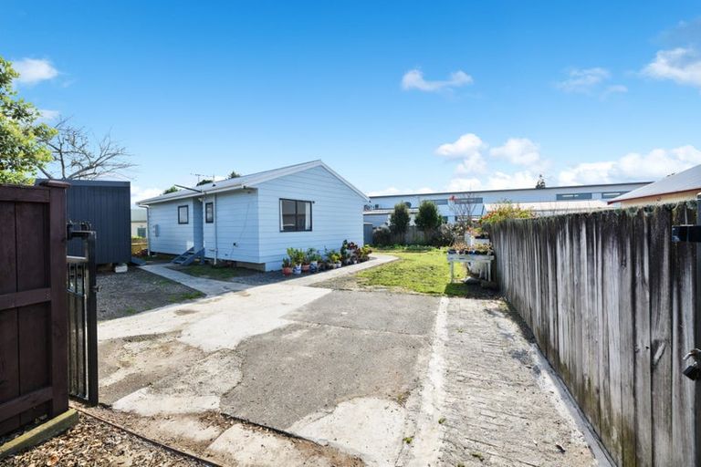 Photo of property in 1/31 Pomaria Road, Henderson, Auckland, 0610