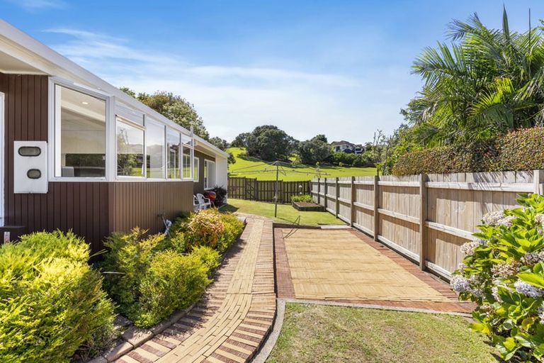 Photo of property in 30 Ganymede Place, Half Moon Bay, Auckland, 2012