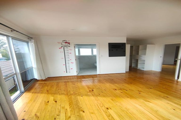 Photo of property in 165 Don Buck Road, Massey, Auckland, 0614