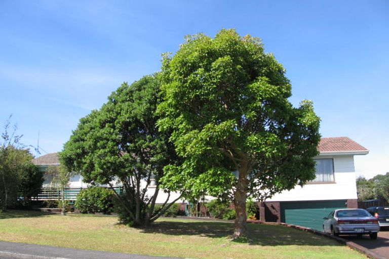 Photo of property in 2 Kapiti Place, Sunnynook, Auckland, 0620